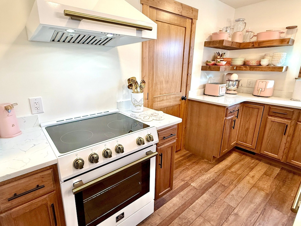 Dolly's Harmony Haven 3 Bedroom Cabin