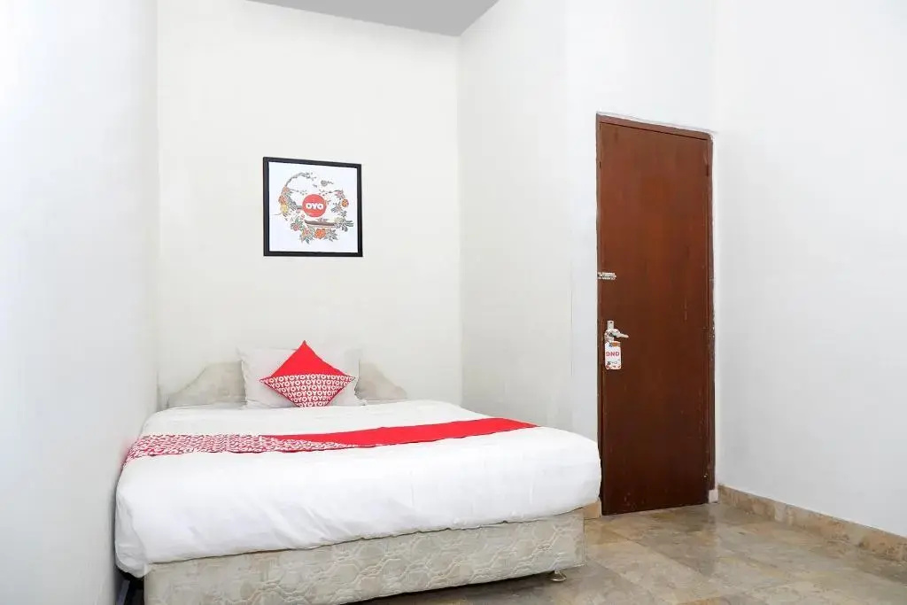 OYO 1196 Hotel Pura Puspa Rosa