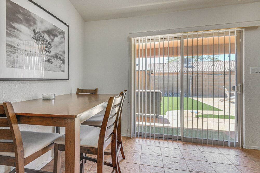 Near Golf Courses: Poolside Paradise in Yuma!