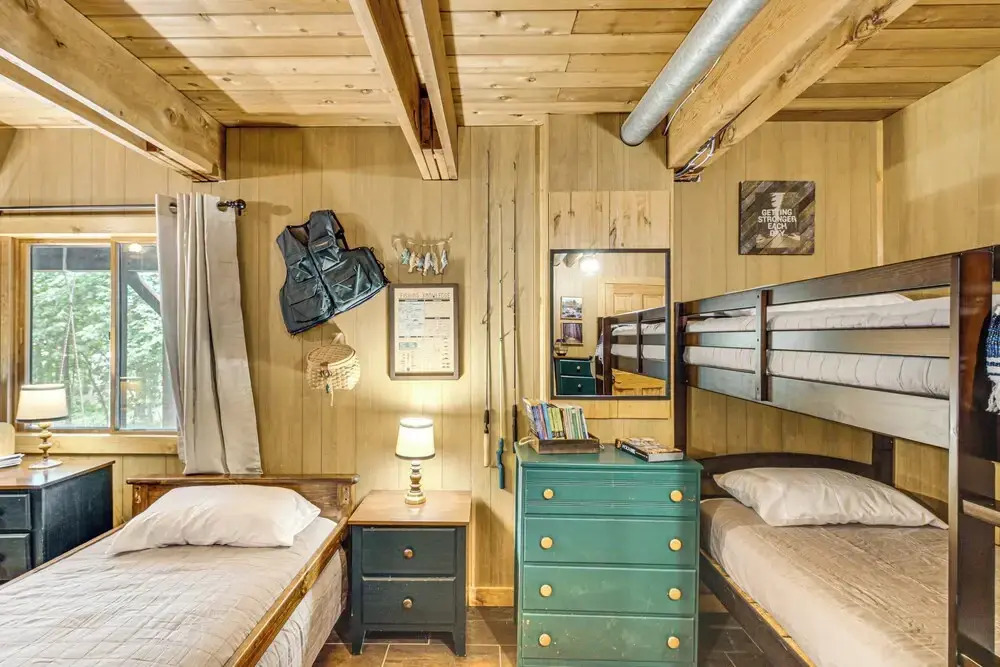 Canal Across Street: Family Cabin in Breezy Point!