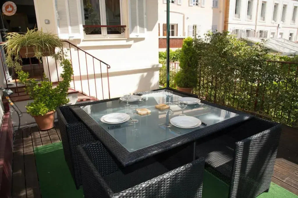 ALC - A523 - 4 min PALAIS AND BEACHES