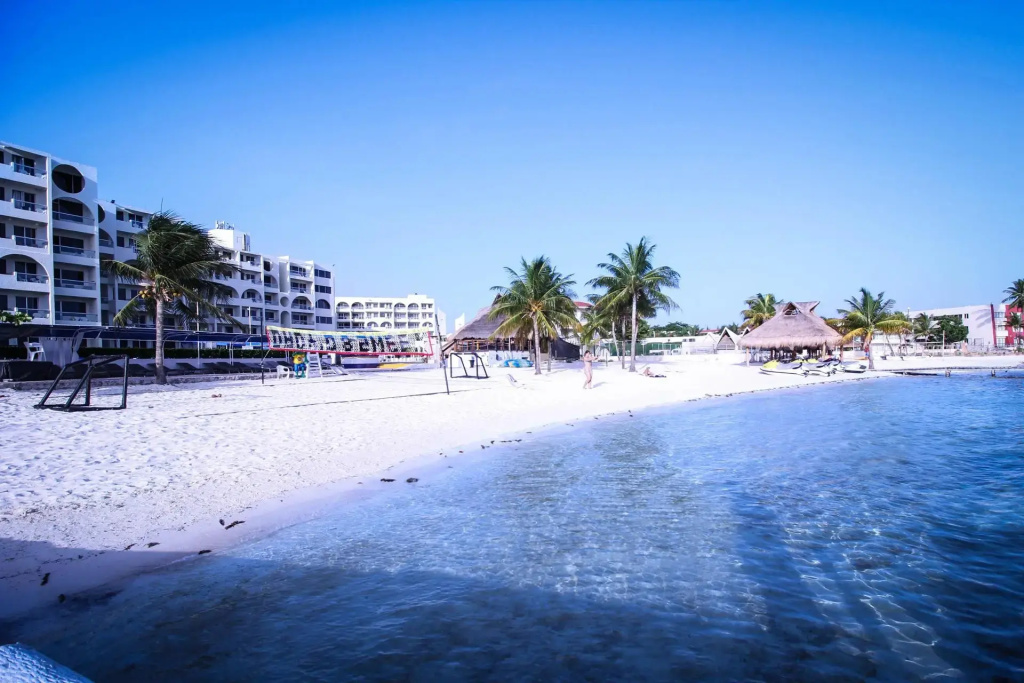 Aquamarina Beach Hotel