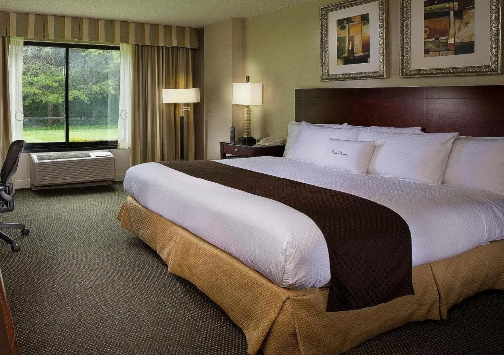 DoubleTree by Hilton Charlotte Airport