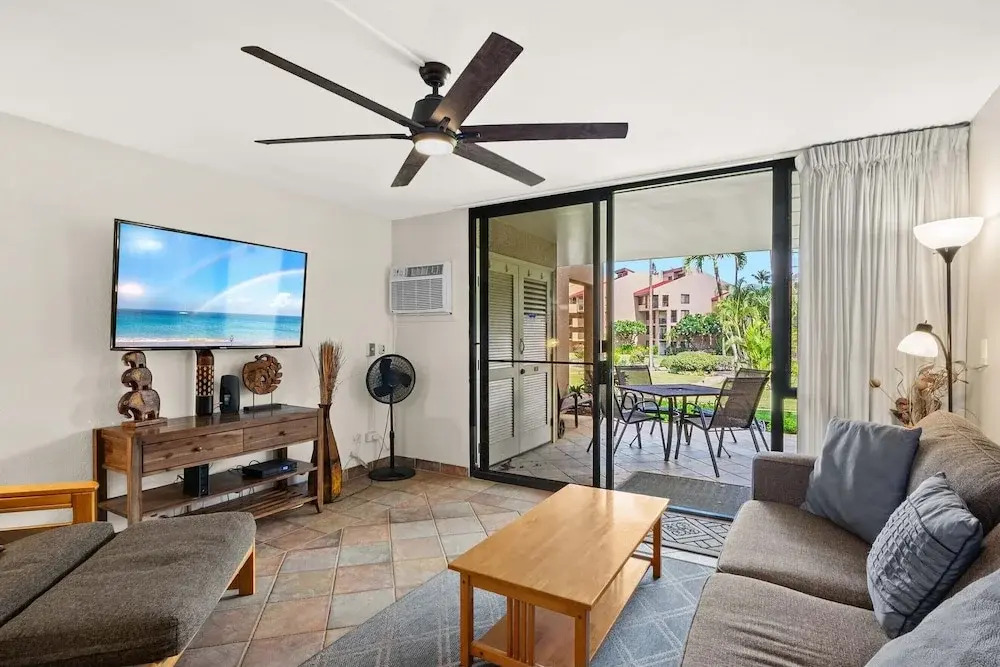 Kamaole Sands 7-109 - Romantic Getaway, Beautiful Renovation, Large Lanai, & AC!