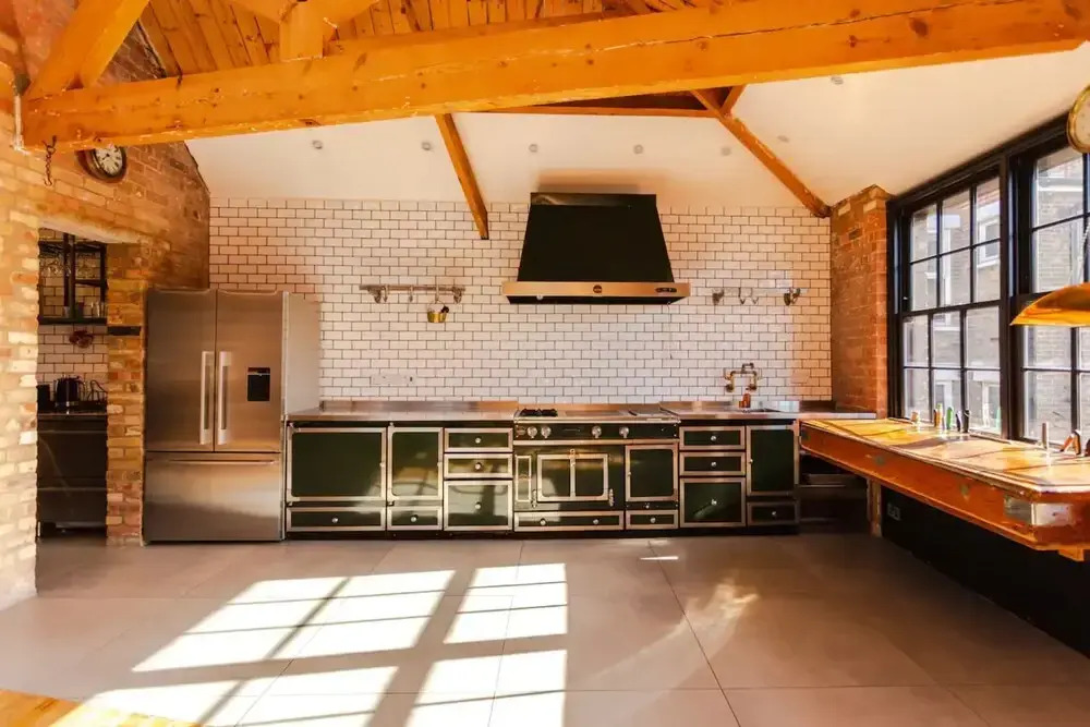 Spectacularly Unique 4 Bedroom House in Bethnal Green