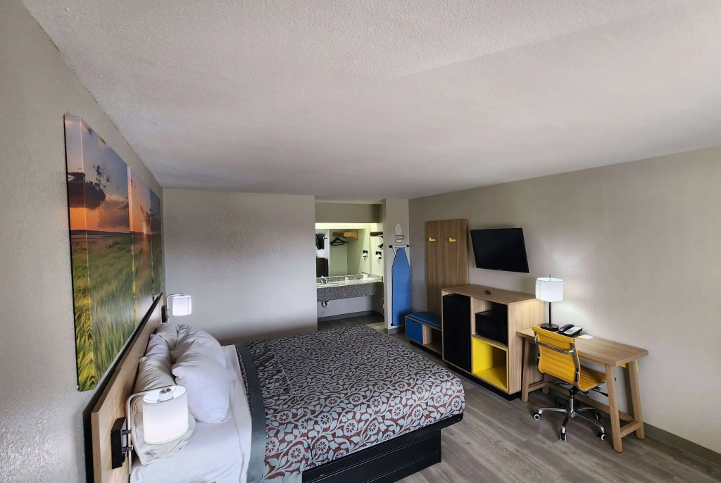 Days Inn by Wyndham San Antonio Southeast Frost Bank Center