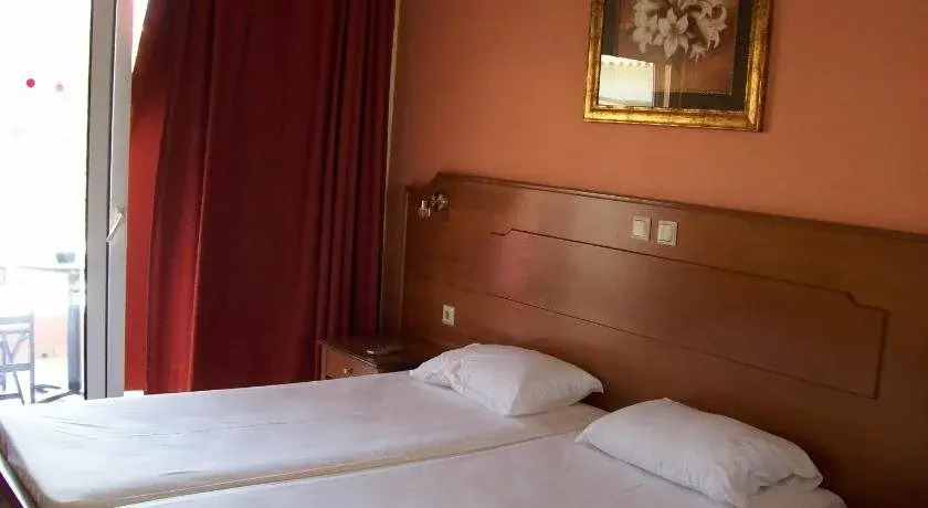 Thomas Bay Hotel