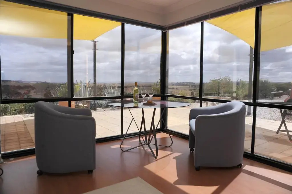 Mt Surmon Wines/Scarlattis Gallery/The Retreat