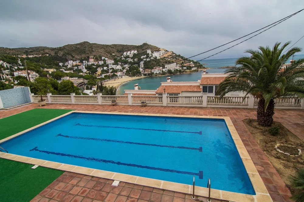 Agi Rodas Apartments
