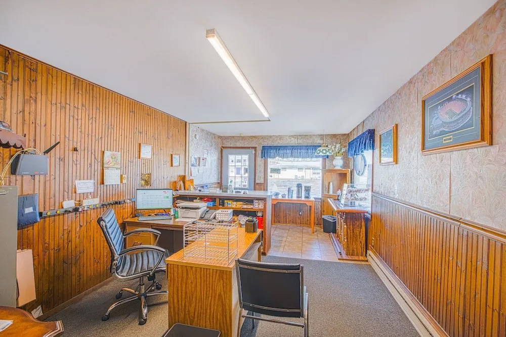 Love Hotels Tomahawk by OYO at Lake Mohawksin WI