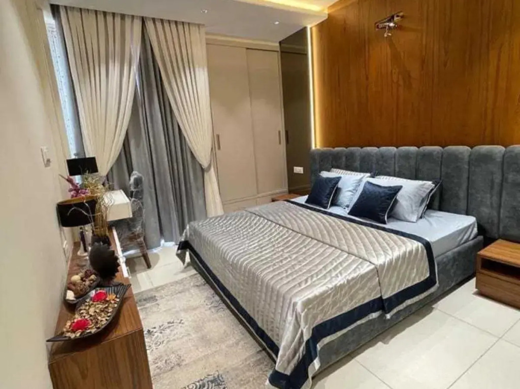 Oyo 92531 Hotel Golden Crown
