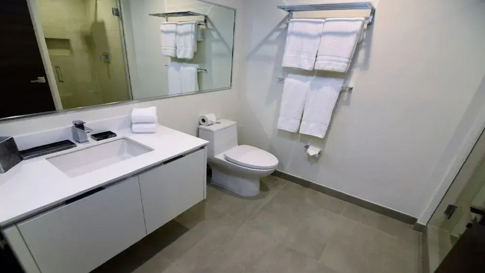 Spectacular 1 Bed Plus Den On To The Amazing Hollywood Beach