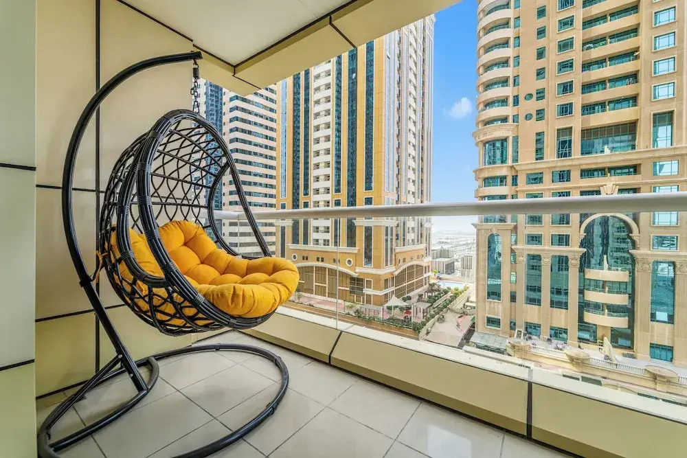 Heart of Dubai Marina-Clos to Tram Metro