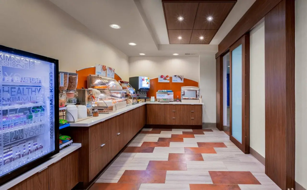 Holiday Inn Express & Suites Oroville Lake by IHG