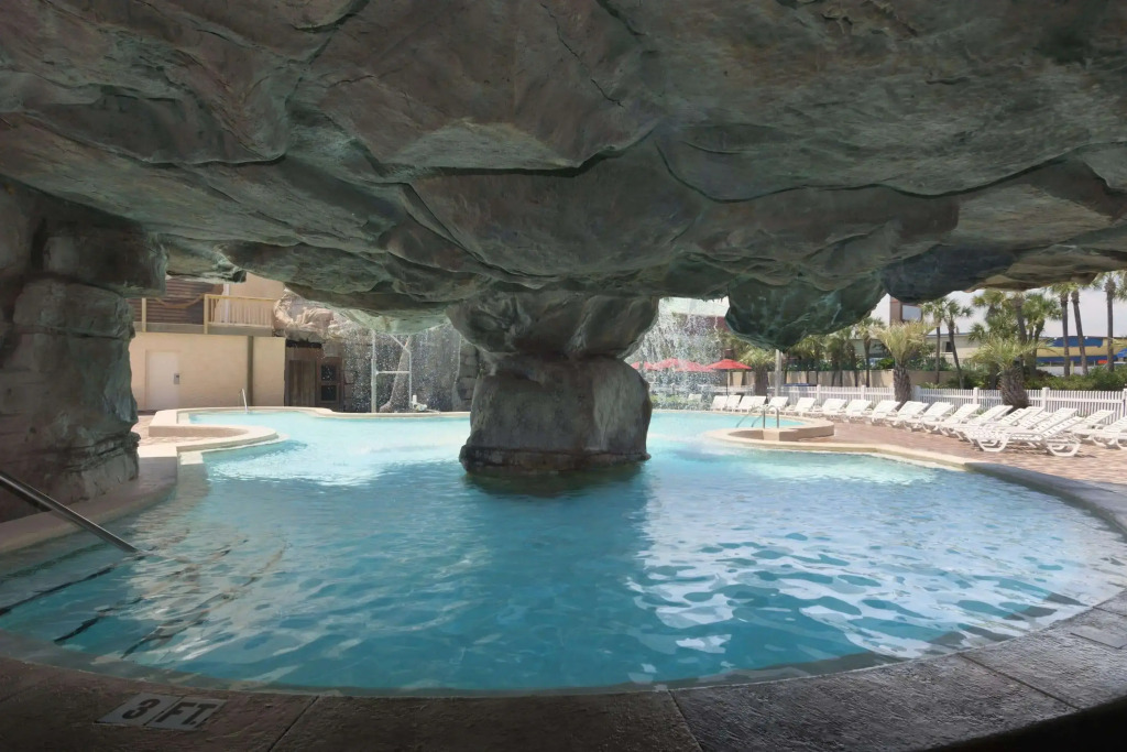 Days Inn by Wyndham Panama City Beach Beachfront Resort