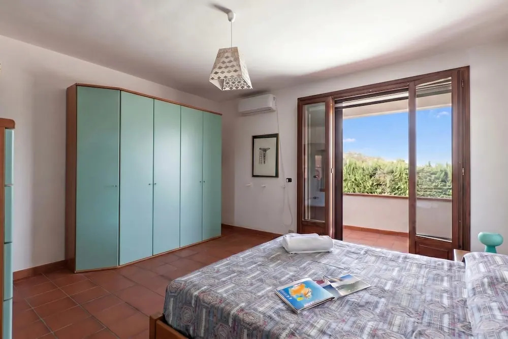 Villa Menhir with pool garden and tennis - Happy Rentals