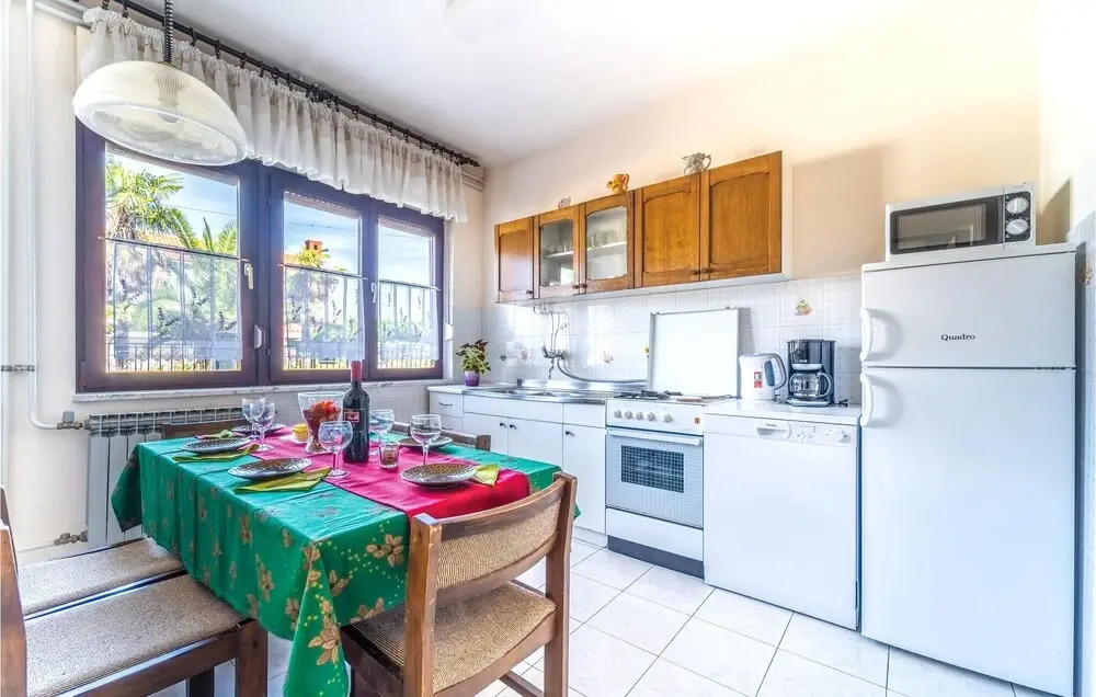 Beautiful Home in Stinjan With Wifi and 4 Bedrooms