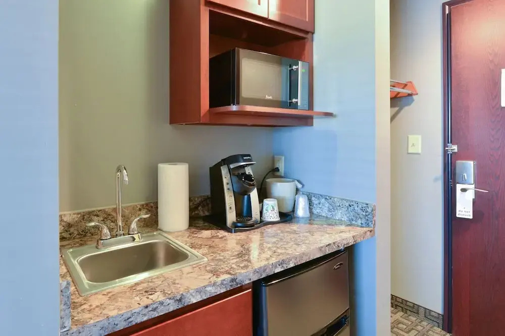 HolmeSuites Columbus Airport/DLA
