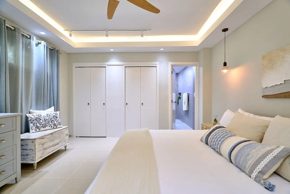 Marbella LUX Essence Beachfront Pool 11thfloor