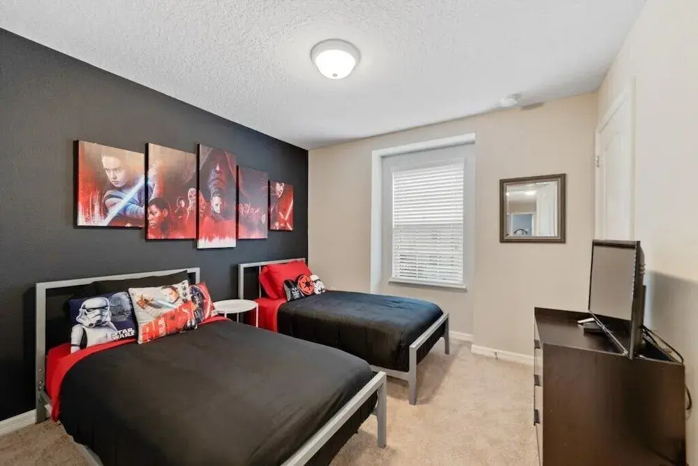 Windsor At Westside Luxury Pool 5 Bedroom Home by Redawning