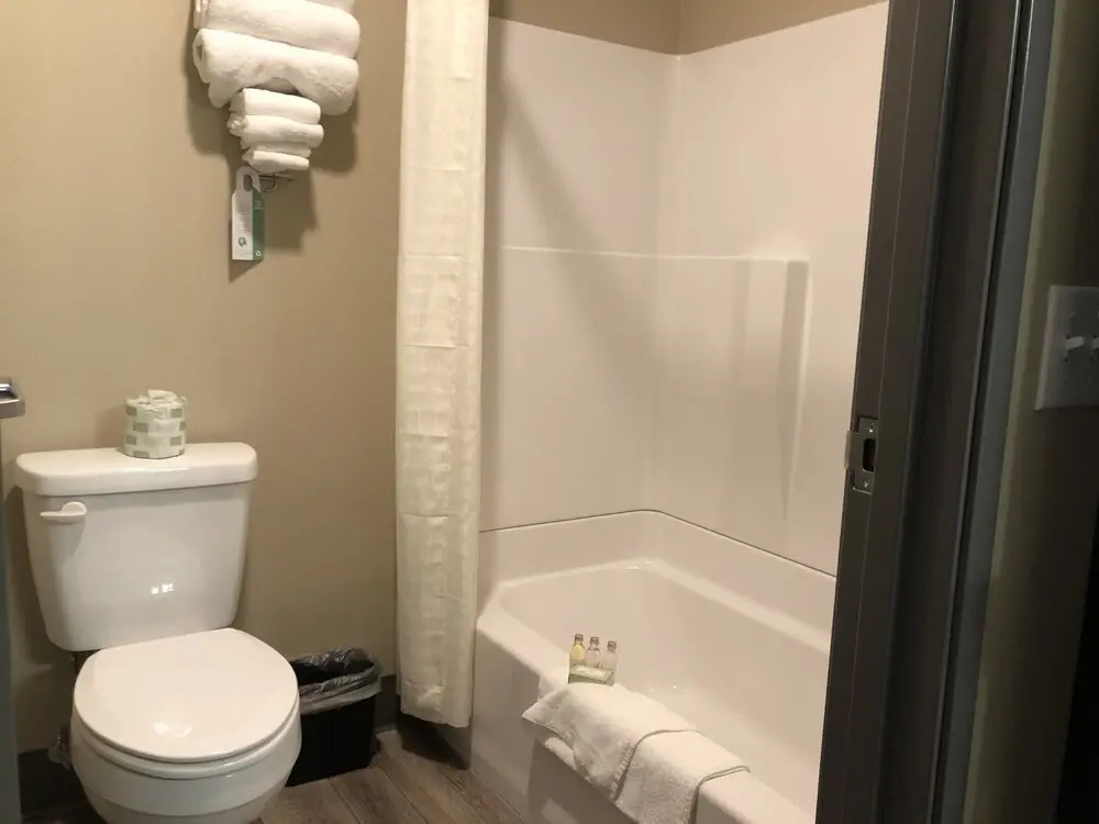 Cobblestone Inn & Suites - Trenton