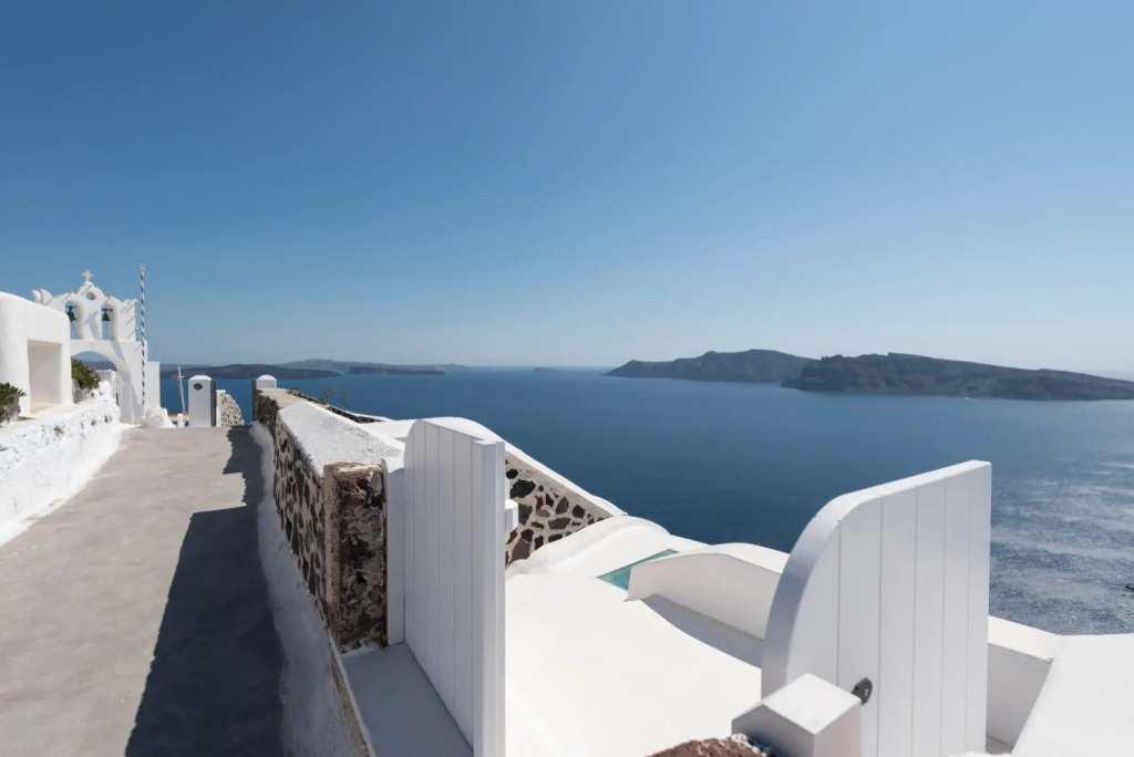 White House Villa with 3 bedrooms and amazing views at Oia