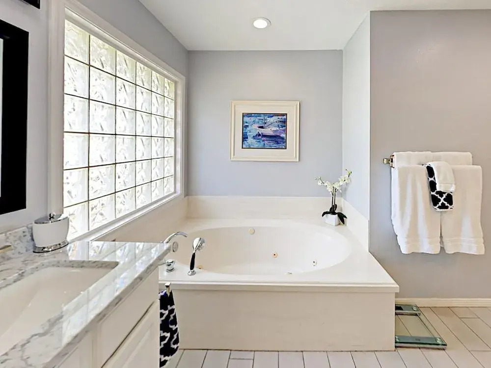 4131 Spoonbill Ln Home - 4 Br home by RedAwning