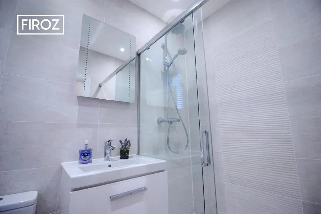 2 Bedroom 1 Bathroom Town Center Apartment With Free Parking By Firoz Property Management