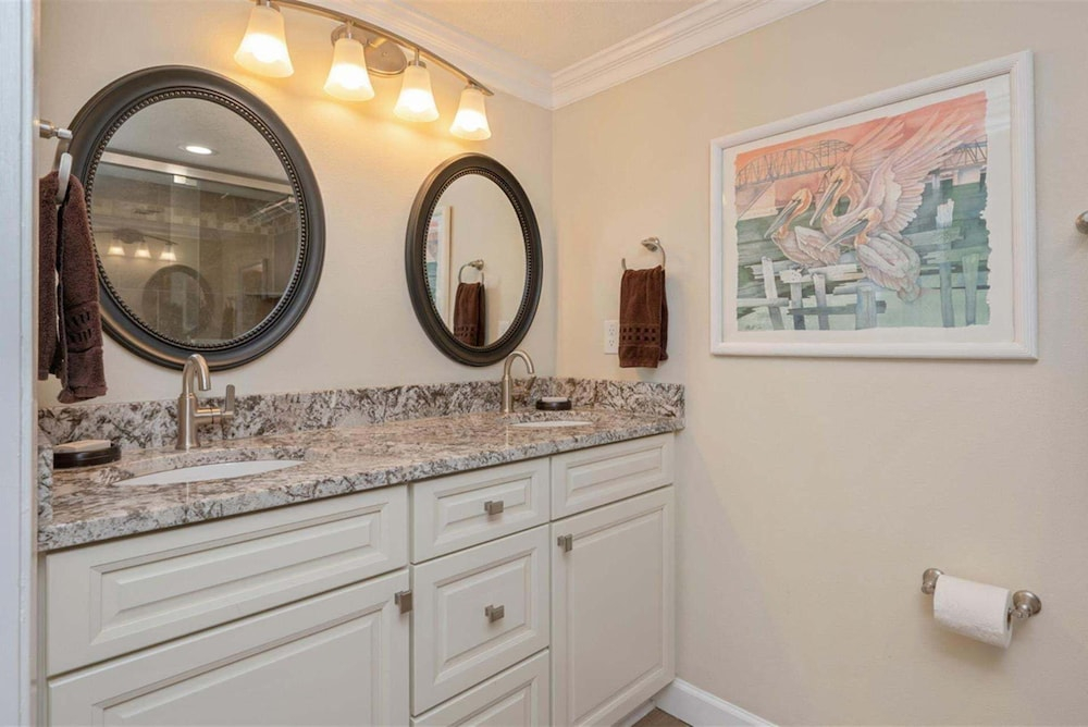 Shoreline Towers 2084 2 Bedroom Condo