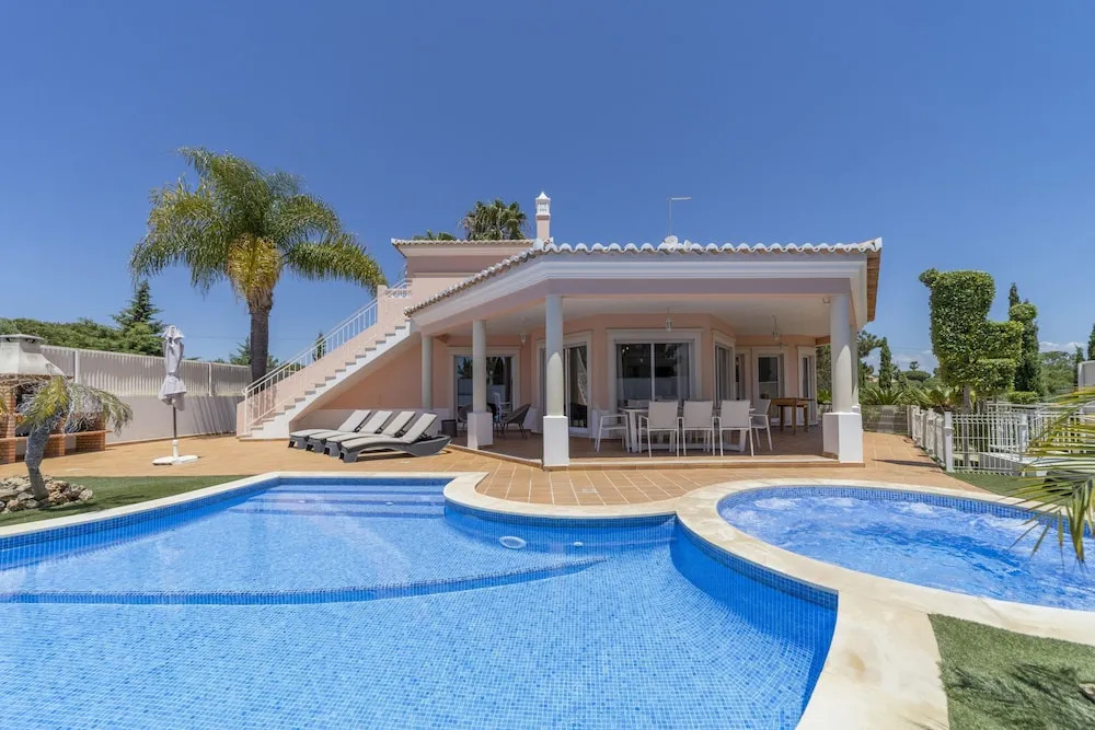 Duma in Albufeira With 4 Bedrooms and 4 Bathrooms