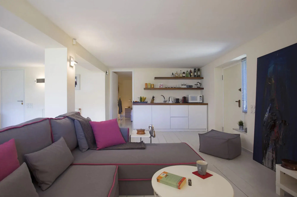 Posh & minimal studio