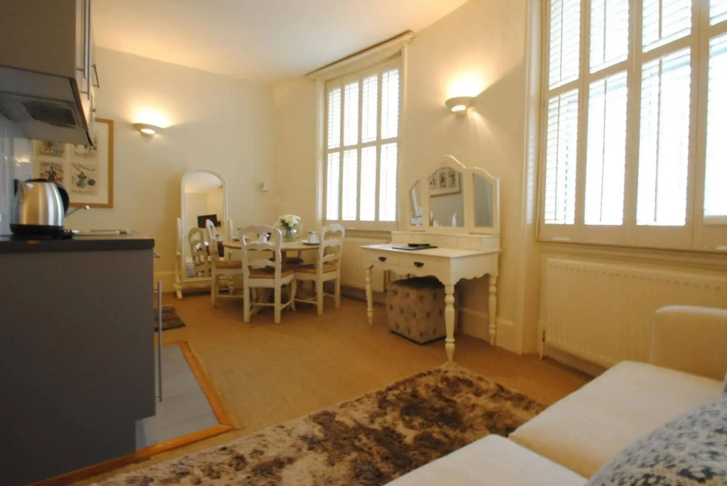 Vancouver Hotel & Studios