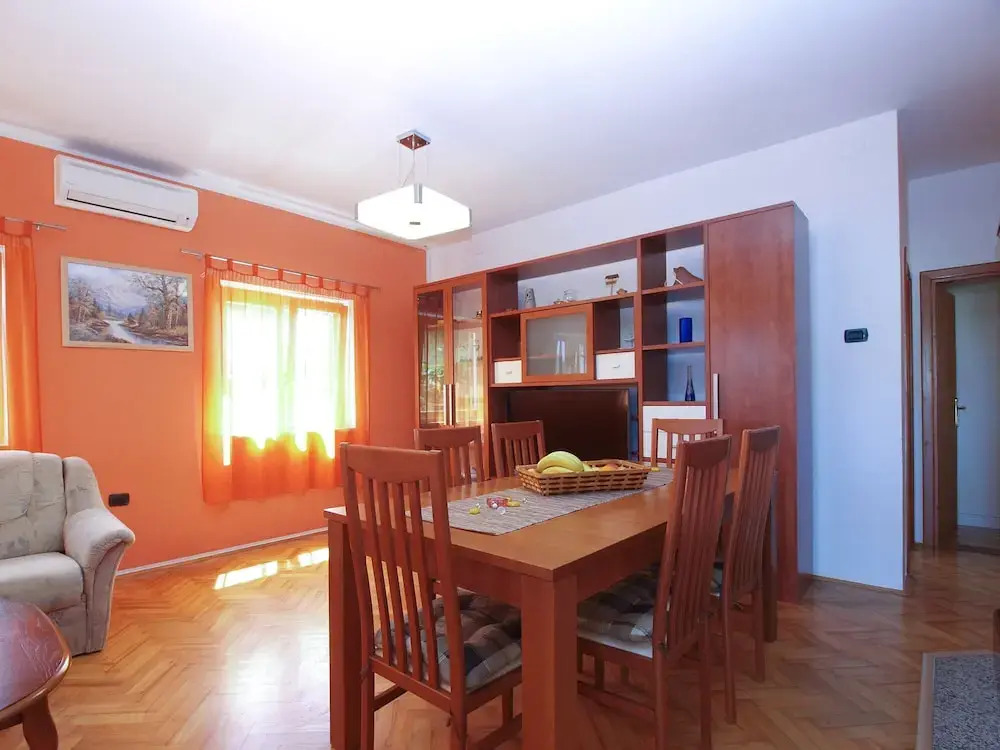 Apartment 1875
