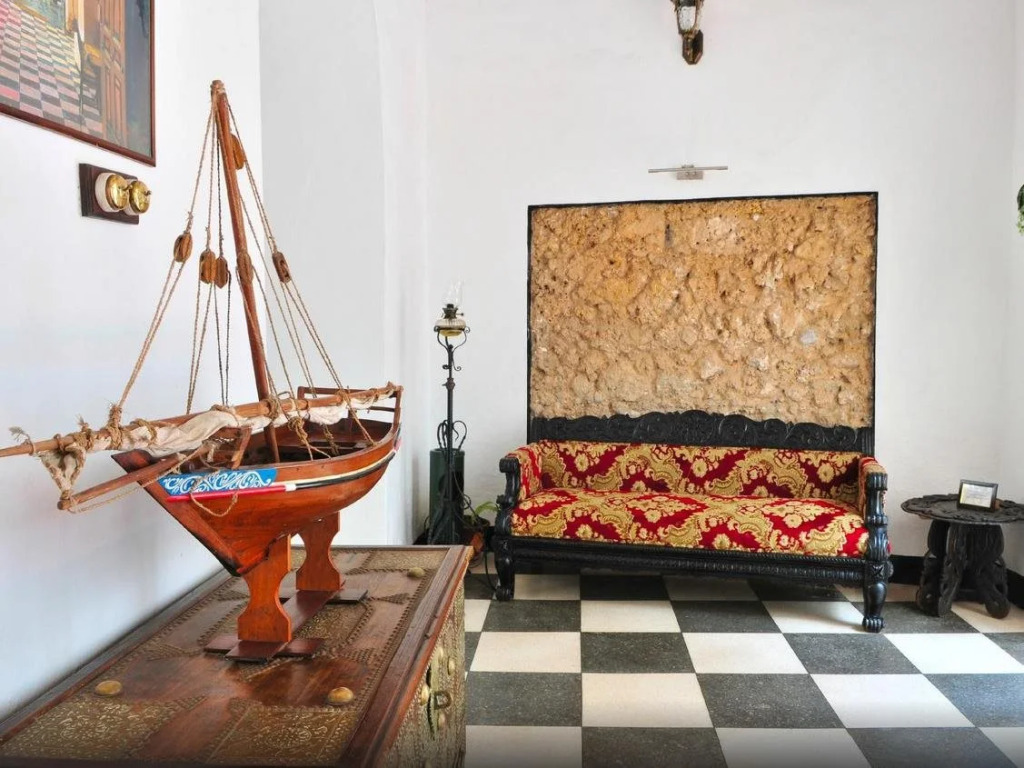 Dhow Palace Hotel