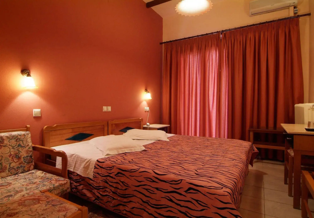 Hotel Varonos