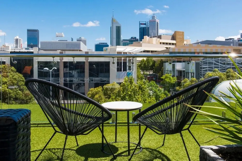 Comfortable Room With Fantastic Rooftop Views
