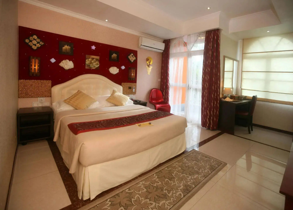 Le Vieux Nice Inn