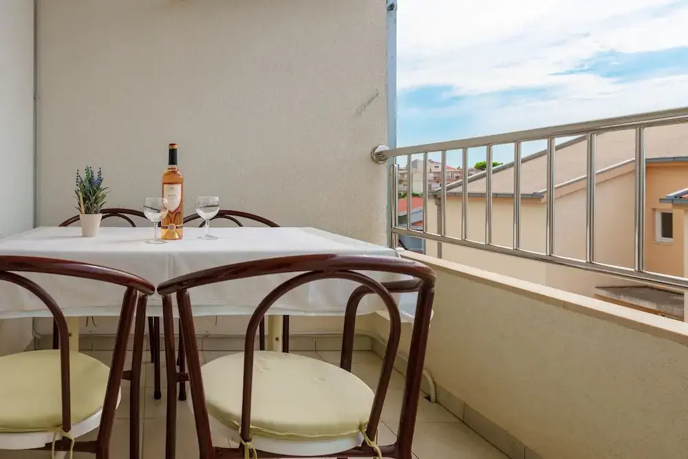 Sea View Apartment for 2-3 People - Family