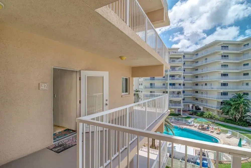 Jamaica Royale - T42 - 2 Br Condo