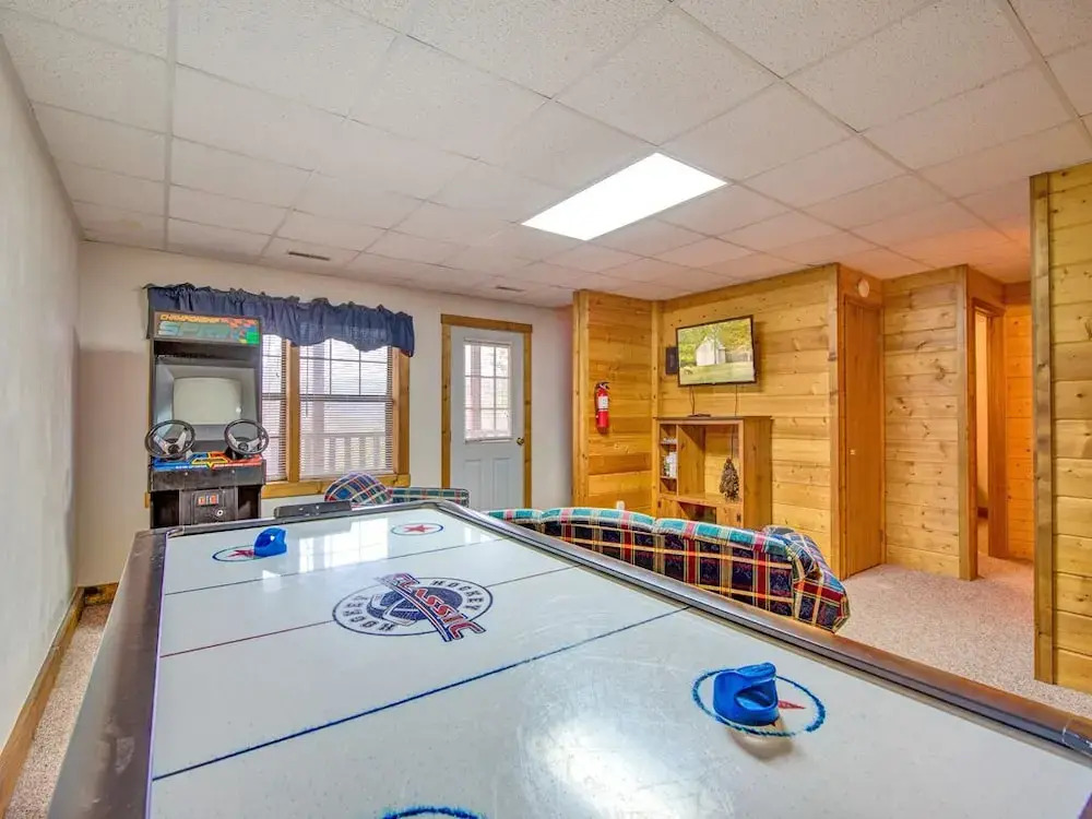 Mountain Top View, 4 Bedrooms, Sleeps 10, Arcade, Hot Tub, Air Hockey