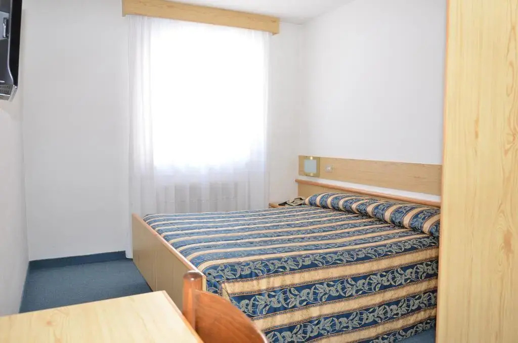 Debra Park Hotel