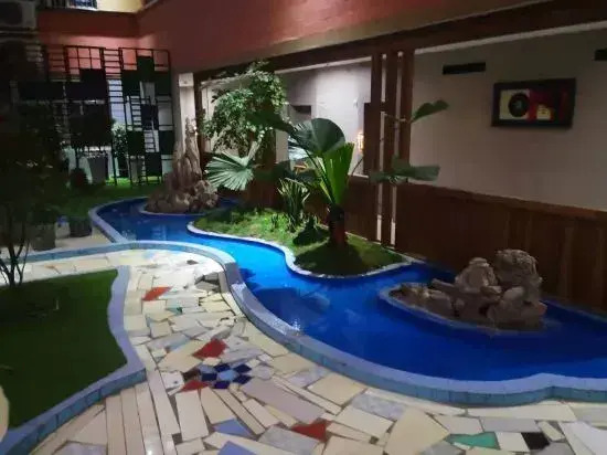 Hongrui Hotel