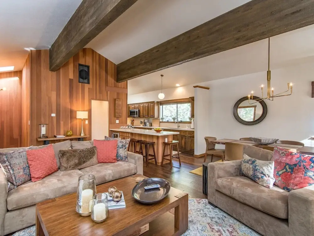1000 Lakeshore Townhouse Unit 20 3 Bedrooms 2.5 Bathrooms Townhouse