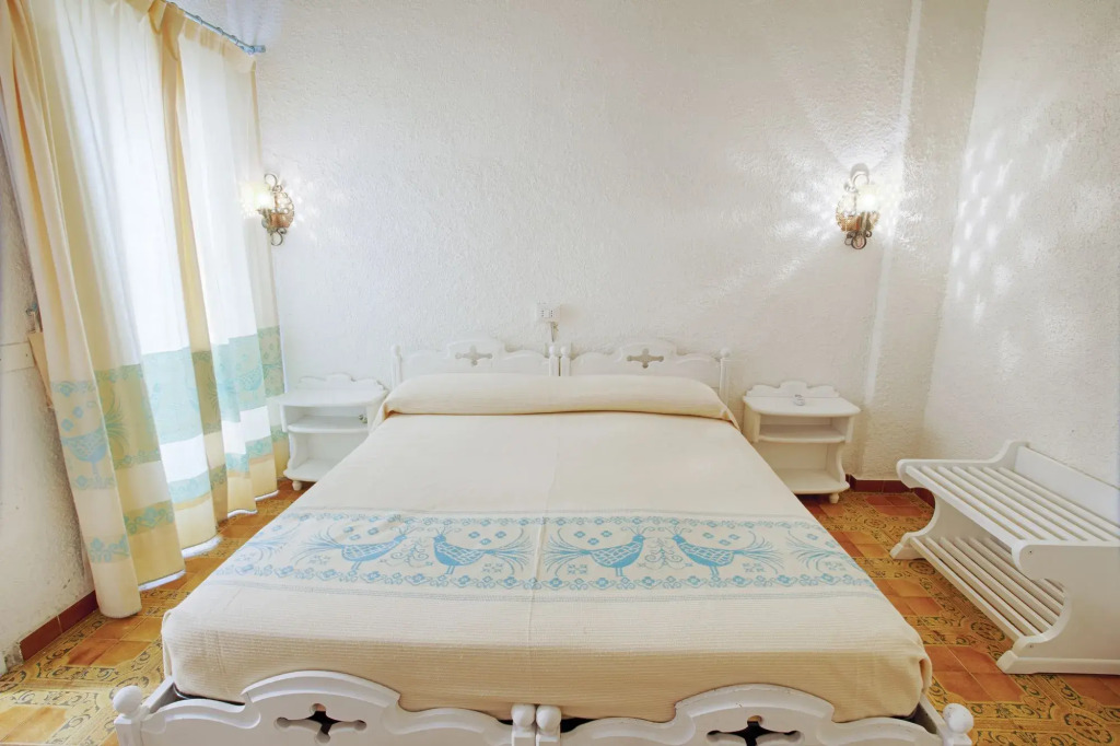 HOTEL Al FARO , SPIAGGIA LA CINTA ,SAN TEODORO