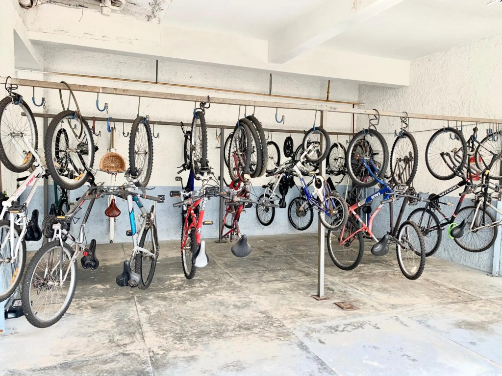 505 - Apartamento Lindo, amplo e decorado, mobiliario moderno, cozinha completa com utensílios , Excelente vista da cidade e localização privelegiada no bairro Bigorrilho proxímo de shopping e parques