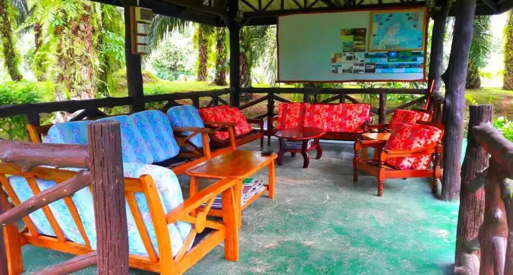 Sukau Backpackers Bed & Breakfast