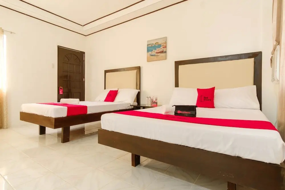 Mzj Balikbayan Inn by RedDoorz