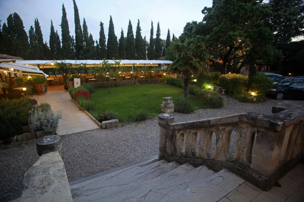 Logis Hôtel - Restaurant Résidence Les Cèdres