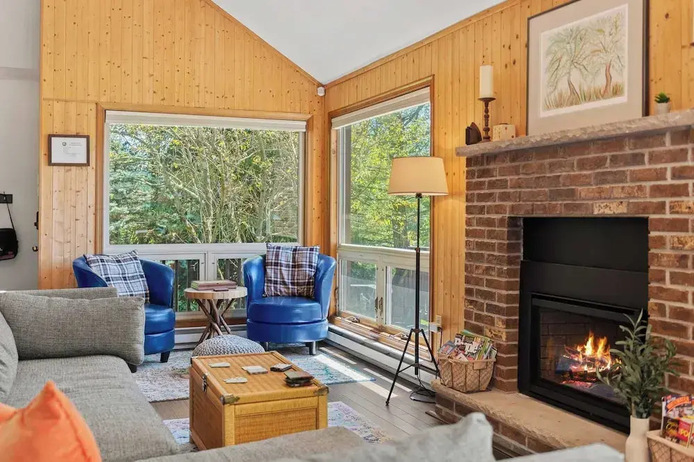Waterside Haven by Avantstay Lakefront, Hot Tub, Game Room, Fire Pit