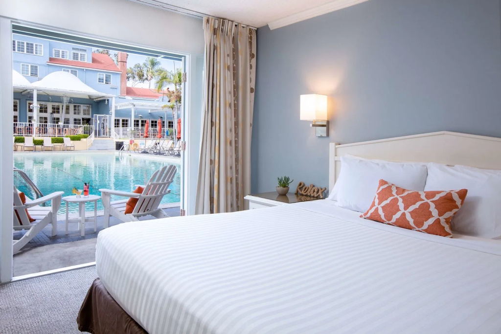 The Lafayette Hotel, Swim Club & Bungalows